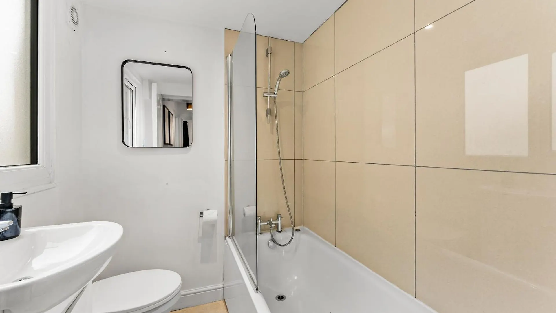 Stylish 3 Bed Flat In Brighton - Sleeps 8 아파트 0*,  영국