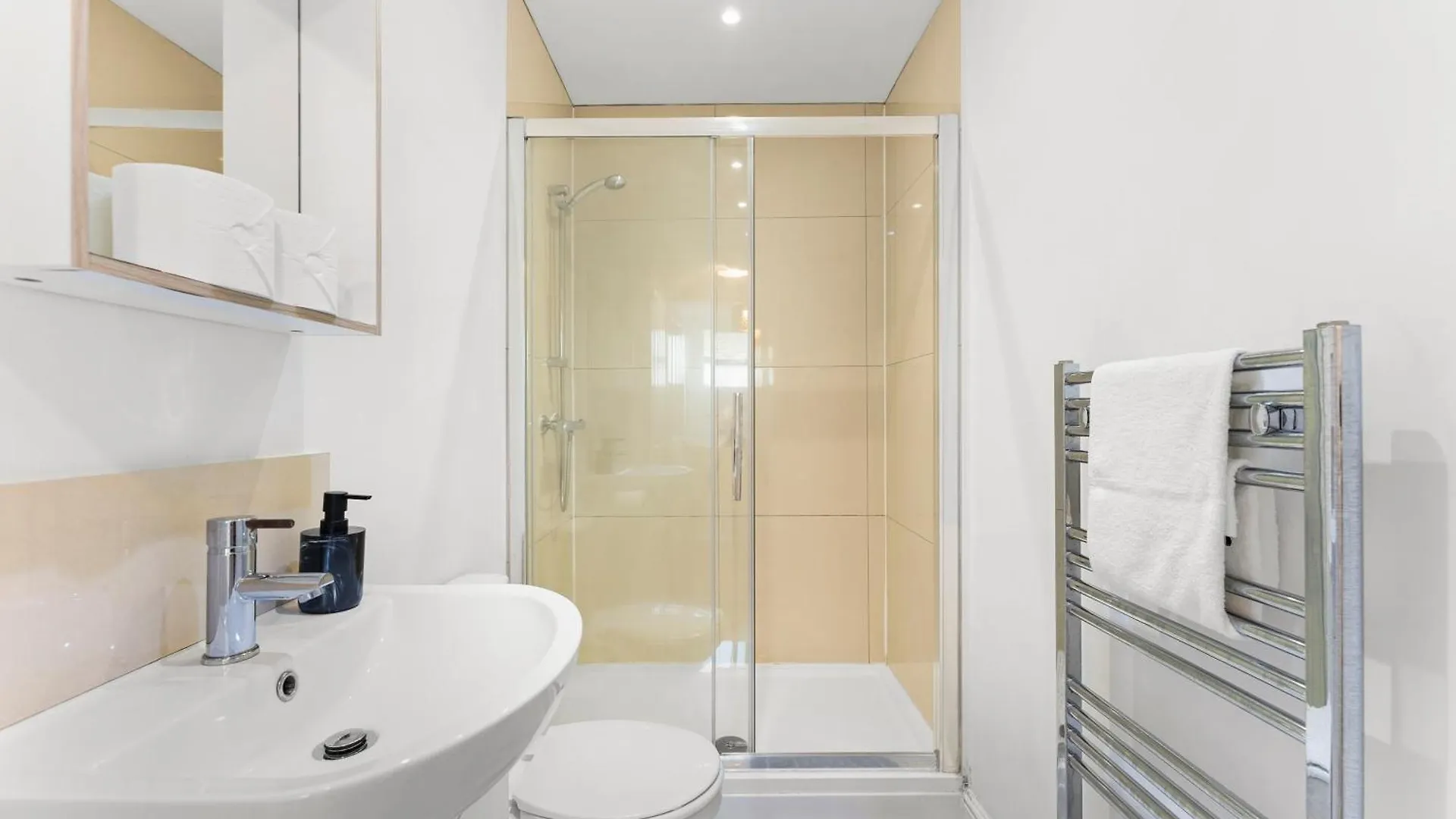 Stylish 3 Bed Flat In Brighton - Sleeps 8 아파트 0*,  영국