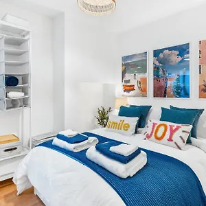 - Free Parking - Sleeps 5 Apartment